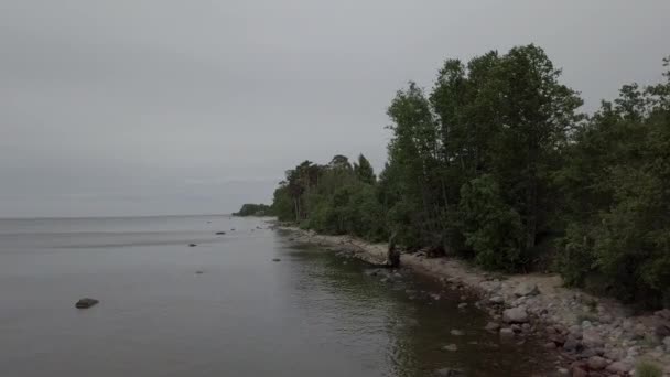 Roja Letonya Baltık Denizi deniz hava dron üstten görünüm 4k Uhd video — Stok video