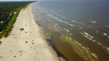 Vecaki Letonya Baltık Denizi deniz hava dron üstten görünüm 4k Uhd video