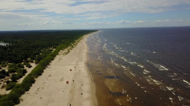 Vecaki Łotwa Morze Bałtyckie nadmorski antenowe drone widok z góry 4k Uhd wideo — Wideo stockowe