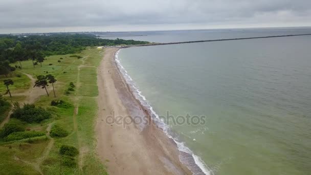 Vecaki Lettonie Mer Baltique Drone aérien vue du dessus 4K UHD vidéo 