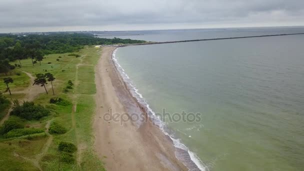 Vecaki Lettland Ostsee Antenne Drohne Draufsicht 4k uhd video — Stockvideo