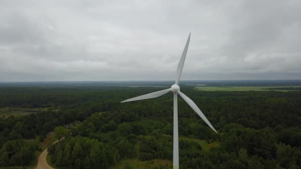 Generator wiatrowy północ fortów Liepaja Łotwa Morza Bałtyckiego Seaside antenowe drone widok z góry 4k Uhd wideo — Wideo stockowe