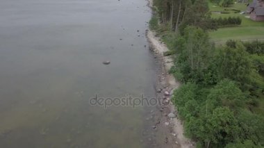 Roja Letonya Baltık Denizi deniz hava dron üstten görünüm 4k Uhd video