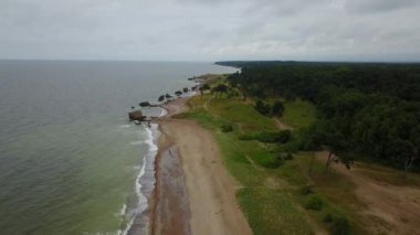 Kuzey Forts Liepaja Letonya Baltık Denizi deniz hava dron üstten görünüm 4k Uhd video