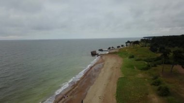 Kuzey Forts Liepaja Letonya Baltık Denizi deniz hava dron üstten görünüm 4k Uhd video