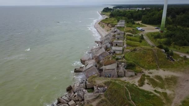 Norte Fortes Liepaja Letónia Mar Báltico Litoral Avião drone vista superior 4K UHD vídeo — Vídeo de Stock