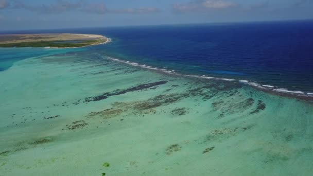 Bonaire isla Caribe mar windsurf laguna Sorobon avión no tripulado vista superior 4K UHD video — Vídeo de stock