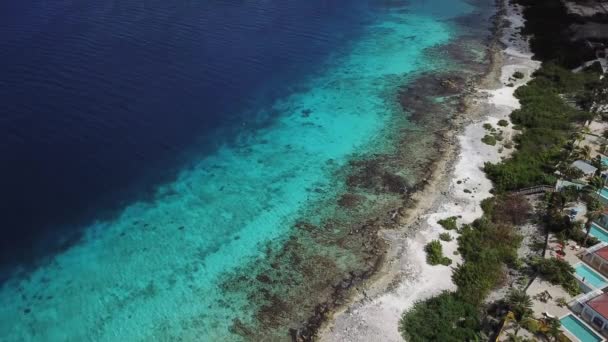 Villa beach wybrzeża Bonaire wyspy Morza Karaibskiego antenowe drone widok z góry 4k Uhd wideo — Wideo stockowe