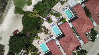 Villa plaj sahil Bonaire Adası Karayip Denizi havadan dron üstten görünüm 4k Uhd video 
