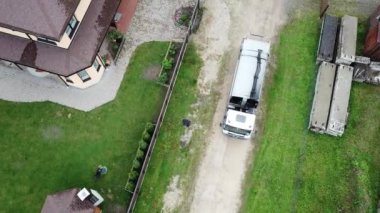 çöp taşıma araba havadan görünümü, dron üstten görünüm 4k Uhd video