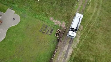 çöp taşıma araba havadan görünümü, dron üstten görünüm 4k Uhd video