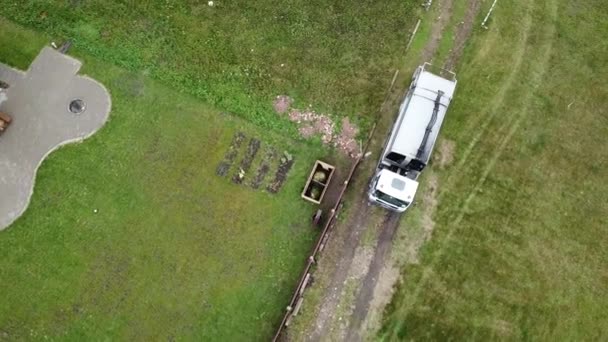 Mülltransport Auto Luftaufnahme, Drohne Draufsicht 4k uhd video — Stockvideo