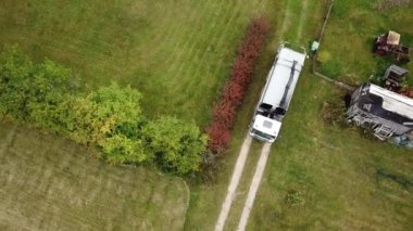 çöp taşıma araba havadan görünümü, dron üstten görünüm 4k Uhd video