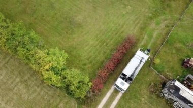 çöp taşıma araba havadan görünümü, dron üstten görünüm 4k Uhd video