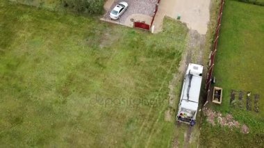 çöp taşıma araba havadan görünümü, dron üstten görünüm 4k Uhd video