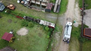 çöp taşıma araba havadan görünümü, dron üstten görünüm 4k Uhd video