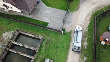 çöp taşıma araba havadan görünümü, dron üstten görünüm 4k Uhd video