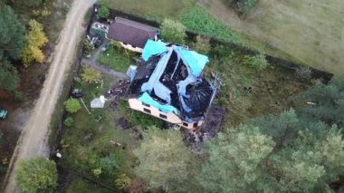 sonra ateş hava dron üstten görünüm 4k Uhd video yanık evi