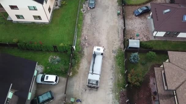 Carro de transporte de lixo Vista aérea, drone vista superior 4K UHD vídeo — Vídeo de Stock