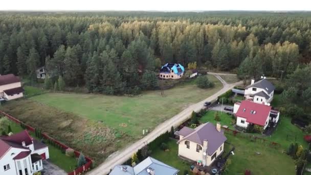 Quemado casa después de fuego aéreo drone vista superior 4K UHD video — Vídeos de Stock