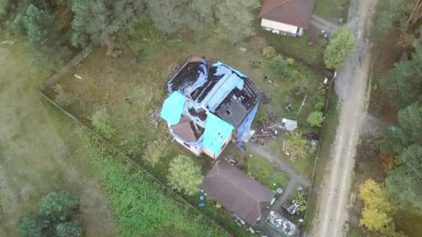 Brûlé maison après incendie aérien drone vue de dessus 4K UHD vidéo — Video