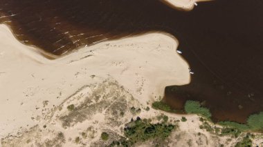 Gauja nehri Letonya Baltık Denizi 'ne dökülüyor.