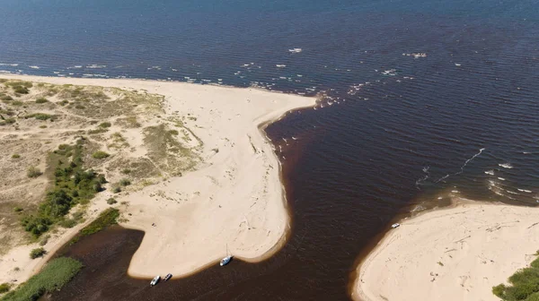 Gauja rivier Letland afvoer in de Oostzee bovenaanzicht — Stockfoto