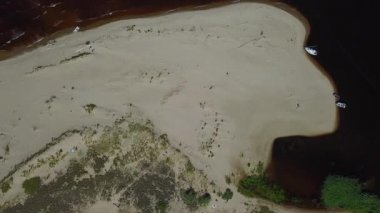 Gauja Nehri Letonya drenaj içine Baltık Denizi havadan dron üstten görünüm 4k Uhd video