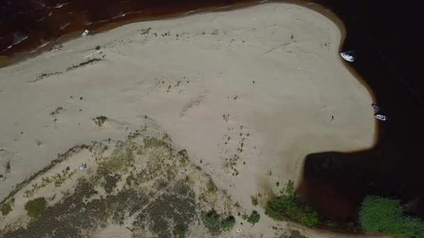 Gauja río Letonia desagüe en el mar Báltico avión no tripulado vista superior 4K UHD video — Vídeo de stock