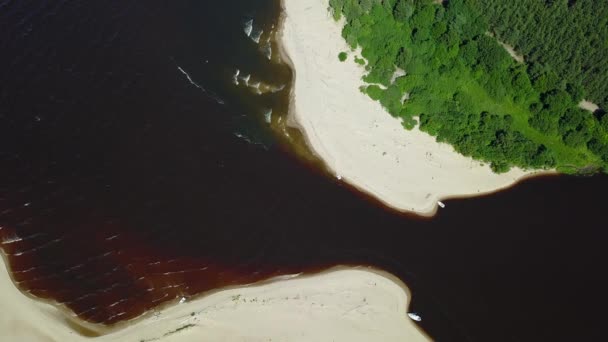Gauja río Letonia desagüe en el mar Báltico avión no tripulado vista superior 4K UHD video — Vídeos de Stock