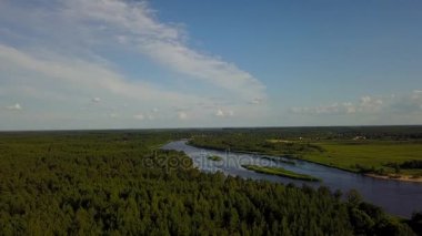 Gauja Nehri Letonya drenaj içine Baltık Denizi havadan dron üstten görünüm 4k Uhd video