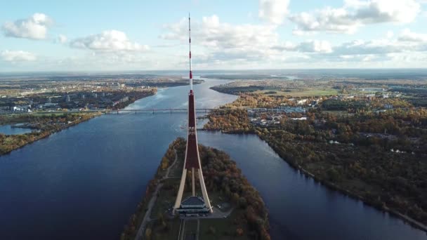 Riga Lotyšsko Tower Zakusala Evropa Největší Letecké Dron Pohled Shora — Stock video