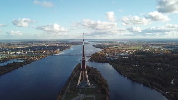 Riga Lotyšsko Tower Zakusala Evropa Největší Letecké Dron Pohled Shora — Stock video