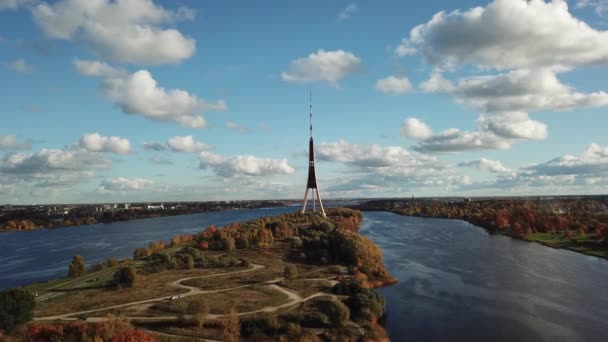 Riga Lotyšsko Tower Zakusala Evropa Největší Letecké Dron Pohled Shora — Stock video