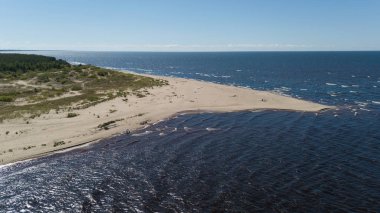 Gauja nehri Letonya Baltık Denizi 'ne dökülüyor.