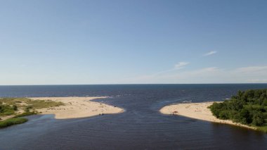 Gauja nehri Letonya Baltık Denizi 'ne dökülüyor.