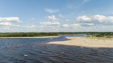 Gauja nehri Letonya Baltık Denizi 'ne dökülüyor.