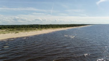 Gauja nehri Letonya Baltık Denizi 'ne dökülüyor.