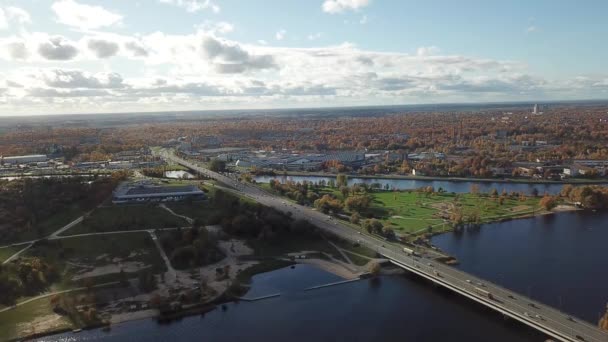 Riga Letonya Daugava Nehri Zakusala Island Hava Dron Üstten Görünüm — Stok video