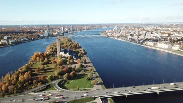 Riga Lettonia Fiume Daugava Isola Zakusala Drone Aereo Vista Dall — Video Stock