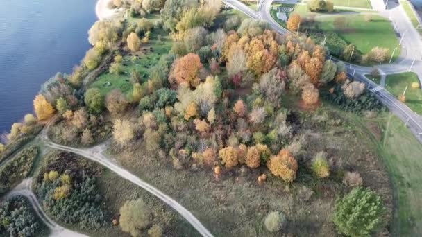 Riga Letonya Daugava Nehri Zakusala Island Hava Dron Üstten Görünüm — Stok video