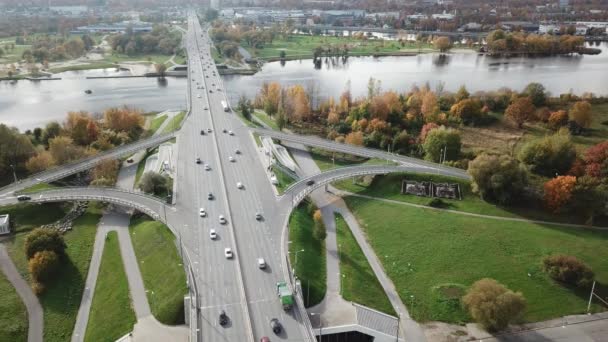 Coches Río Daugava Puente Riga Letonia Avión Tripulado Vista Superior — Vídeo de stock