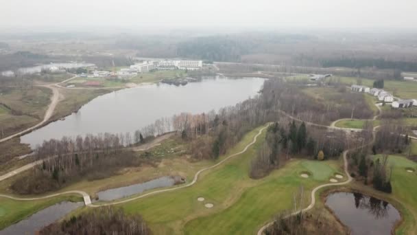 Outono Hotel Lago Lituânia Drone Aéreo Vista Superior Uhd Vídeo — Vídeo de Stock