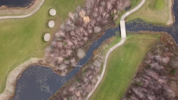 Осіннє Поле Гольфу Березі Озера Литва Повітряних Drone Вид Зверху — стокове відео