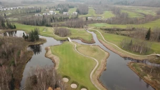 Herfst Golf Veld Oever Van Het Meer Litouwen Luchtfoto Drone — Stockvideo