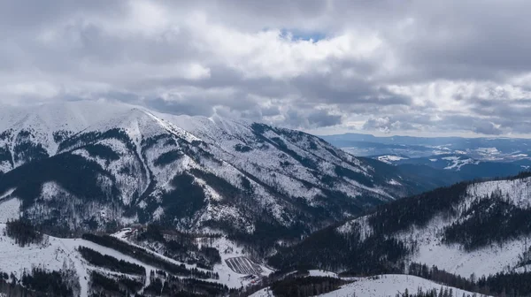 Ośrodek Narciarski Słowacja Jasna Góra Antenowe Drone Widok Góry — Zdjęcie stockowe