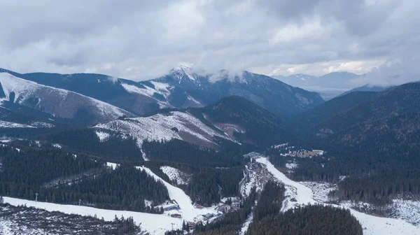 亚斯纳 马蒂奇滑雪胜地斯洛伐克山地空中无人机俯视图 — 图库照片