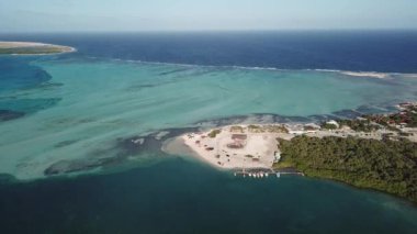 Bonaire Adası Karayip Denizi windsurf lagün Sorobon hava dron üstten görünüm 4k Uhd video 