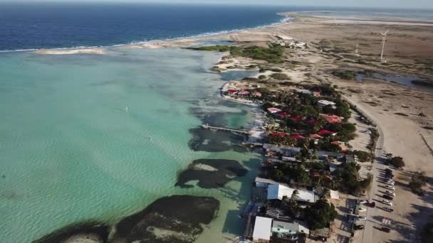 Bonaire île Caraïbes mer planche à voile lagon Sorobon drone aérien vue du dessus 4K UHD vidéo  