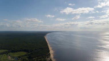 Gauja nehri Letonya Baltık Denizi 'ne dökülüyor.